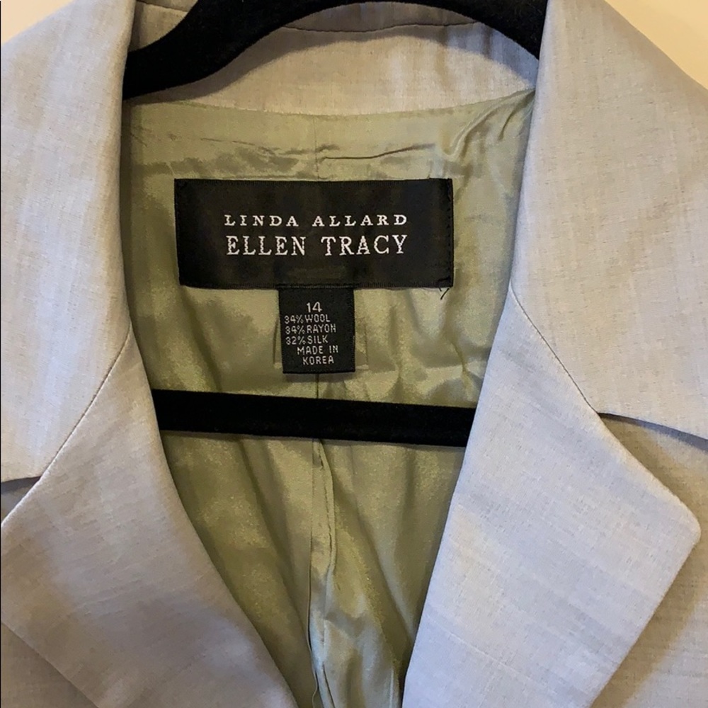 Clothes - Picture 3 of 12